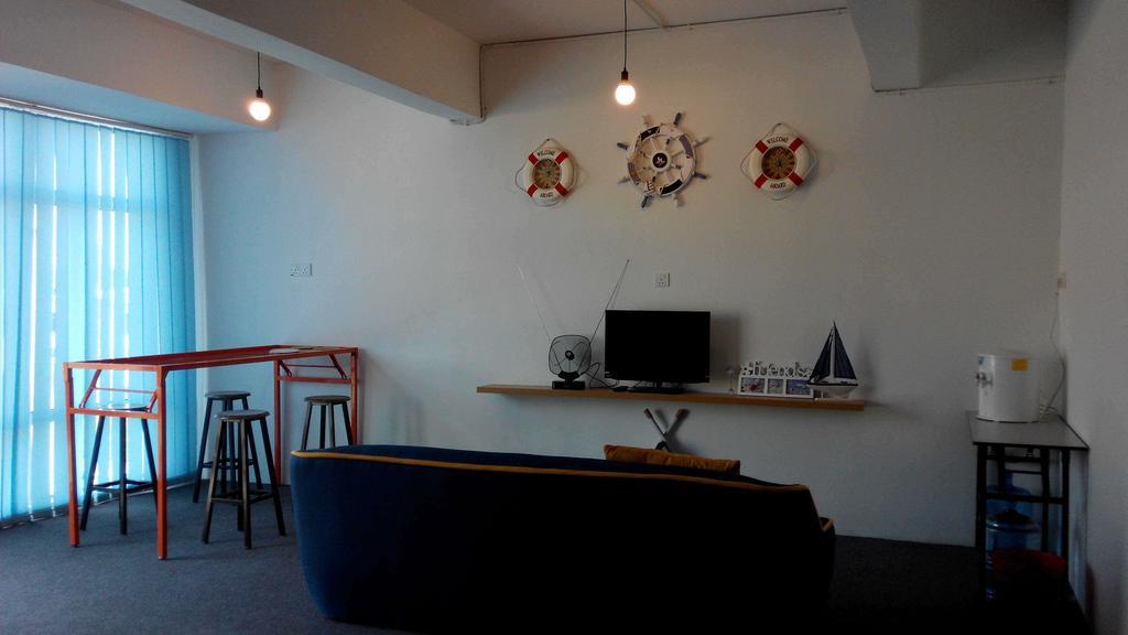 Roof Talk Theme Hostel Johor Bahru Exterior foto