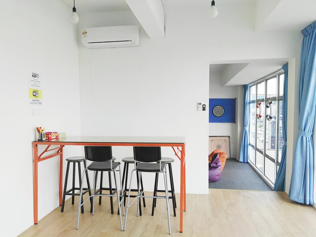 Roof Talk Theme Hostel Johor Bahru Exterior foto