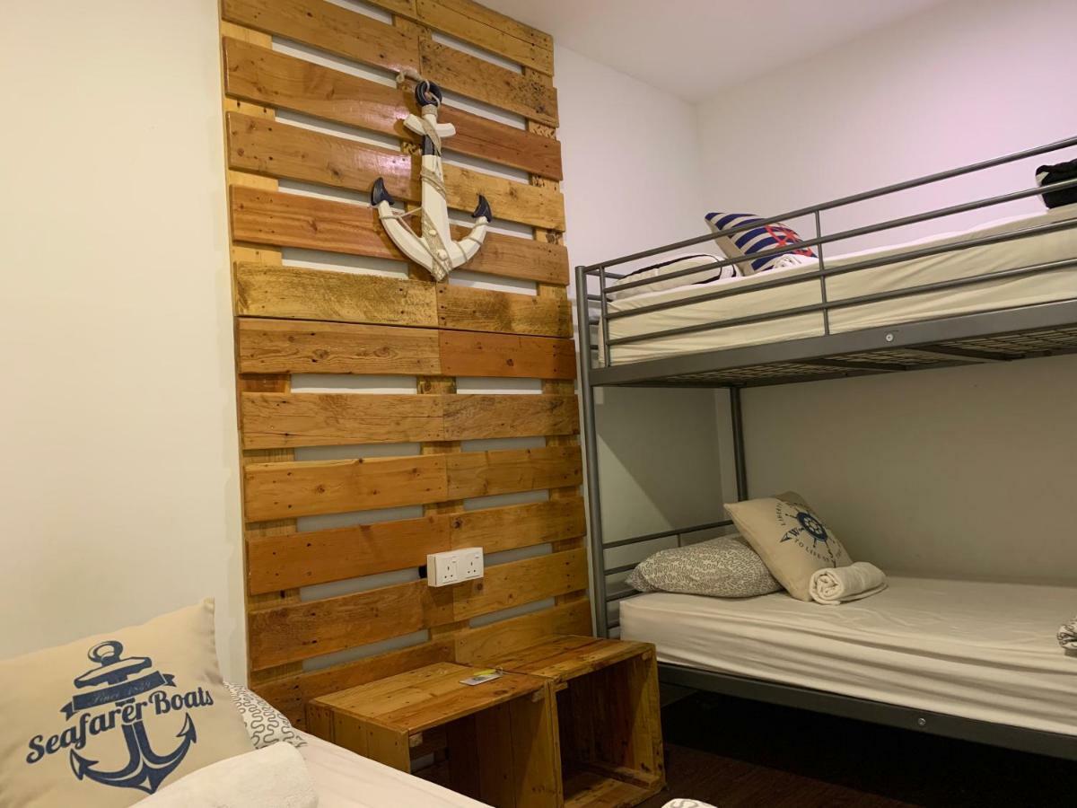 Roof Talk Theme Hostel Johor Bahru Exterior foto